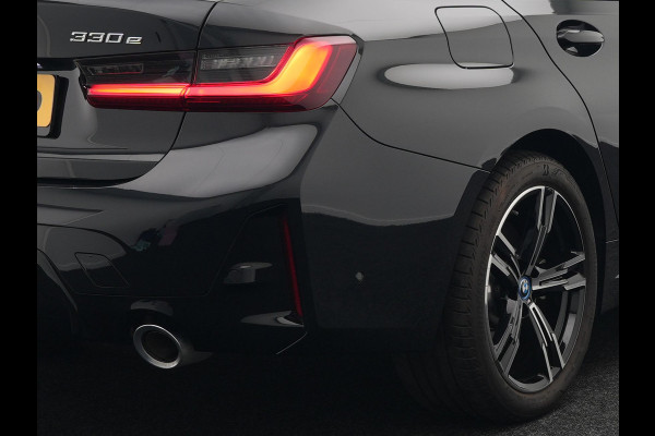 BMW 3-serie 330e M Sport Plug In Hybrid 293pk PHEV | Widescreen Navi |Head Up | Alcantara Sportstoelen Verwarmd | Sfeerverlichting | Camera | BLIS | Keyless |