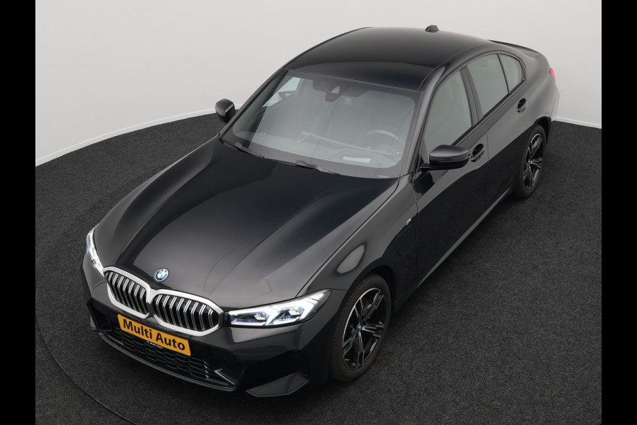 BMW 3-serie 330e M Sport Plug In Hybrid 293pk PHEV | Widescreen Navi |Head Up | Alcantara Sportstoelen Verwarmd | Sfeerverlichting | Camera | BLIS | Keyless |