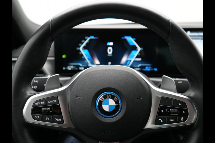 BMW 3-serie 330e M Sport Plug In Hybrid 293pk PHEV | Widescreen Navi |Head Up | Alcantara Sportstoelen Verwarmd | Sfeerverlichting | Camera | BLIS | Keyless |