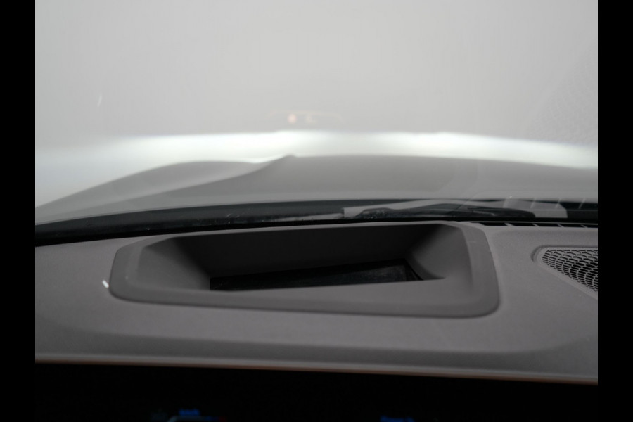 BMW 3-serie 330e M Sport Plug In Hybrid 293pk PHEV | Widescreen Navi |Head Up | Alcantara Sportstoelen Verwarmd | Sfeerverlichting | Camera | BLIS | Keyless |