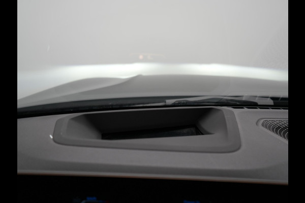 BMW 3-serie 330e M Sport Plug In Hybrid 293pk PHEV | Widescreen Navi |Head Up | Alcantara Sportstoelen Verwarmd | Sfeerverlichting | Camera | BLIS | Keyless |