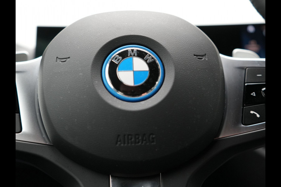 BMW 3-serie 330e M Sport Plug In Hybrid 293pk PHEV | Widescreen Navi |Head Up | Alcantara Sportstoelen Verwarmd | Sfeerverlichting | Camera | BLIS | Keyless |