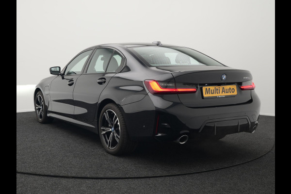 BMW 3-serie 330e M Sport Plug In Hybrid 293pk PHEV | Widescreen Navi |Head Up | Alcantara Sportstoelen Verwarmd | Sfeerverlichting | Camera | BLIS | Keyless |