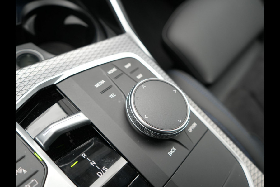 BMW 3-serie 330e M Sport Plug In Hybrid 293pk PHEV | Widescreen Navi |Head Up | Alcantara Sportstoelen Verwarmd | Sfeerverlichting | Camera | BLIS | Keyless |