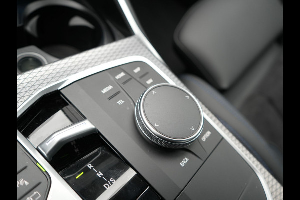 BMW 3-serie 330e M Sport Plug In Hybrid 293pk PHEV | Widescreen Navi |Head Up | Alcantara Sportstoelen Verwarmd | Sfeerverlichting | Camera | BLIS | Keyless |