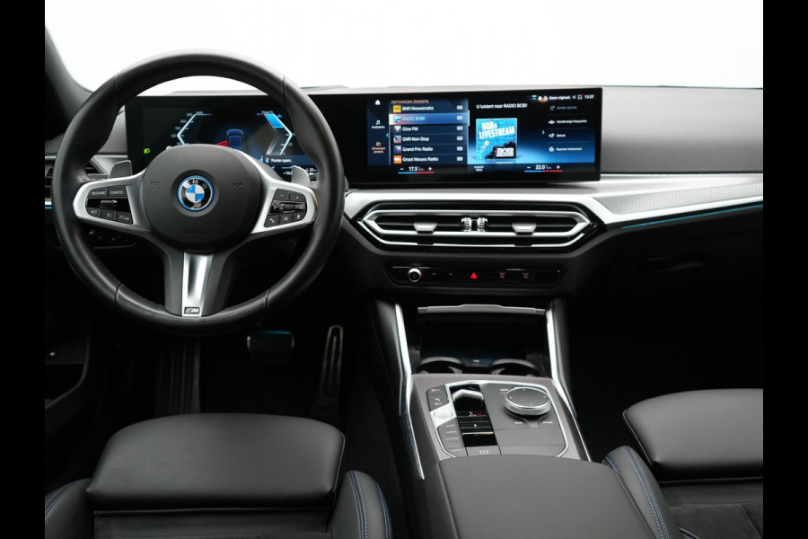 BMW 3-serie 330e M Sport Plug In Hybrid 293pk PHEV | Widescreen Navi |Head Up | Alcantara Sportstoelen Verwarmd | Sfeerverlichting | Camera | BLIS | Keyless |