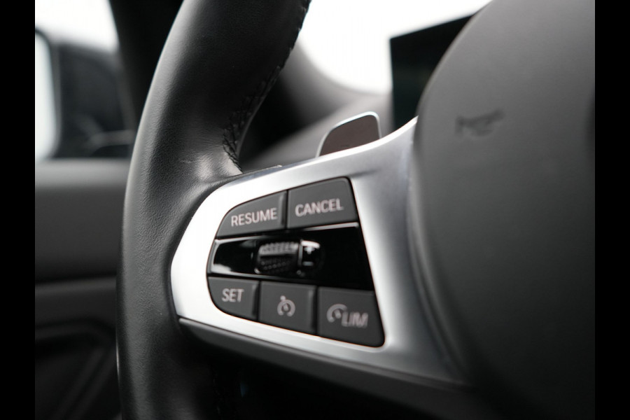 BMW 3-serie 330e M Sport Plug In Hybrid 293pk PHEV | Widescreen Navi |Head Up | Alcantara Sportstoelen Verwarmd | Sfeerverlichting | Camera | BLIS | Keyless |