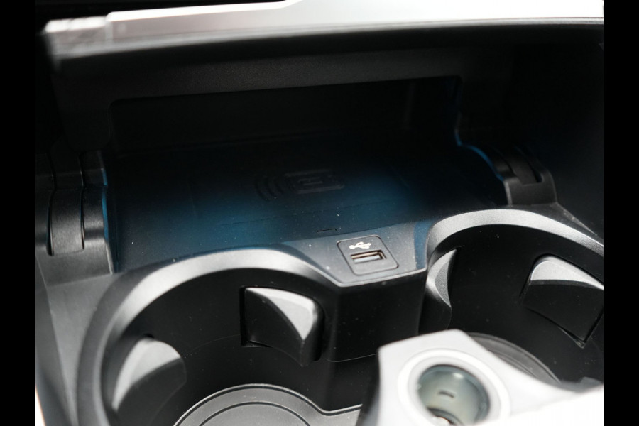 BMW 3-serie 330e M Sport Plug In Hybrid 293pk PHEV | Widescreen Navi |Head Up | Alcantara Sportstoelen Verwarmd | Sfeerverlichting | Camera | BLIS | Keyless |
