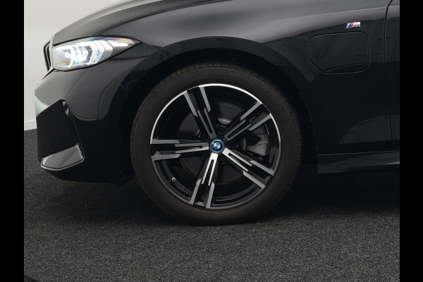 BMW 3-serie 330e M Sport Plug In Hybrid 293pk PHEV | Widescreen Navi |Head Up | Alcantara Sportstoelen Verwarmd | Sfeerverlichting | Camera | BLIS | Keyless |