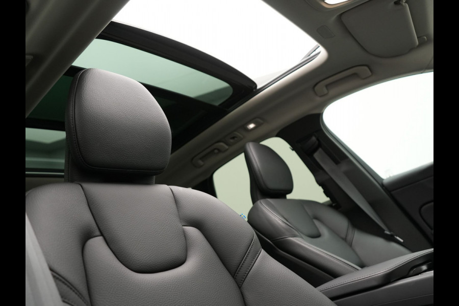 Volvo XC60 T6 Plug-in hybrid AWD Plus Bright PHEV | Panodak | Adaptive Cruise | Harman Kardon | Lederen Sportstoelen Memory | Camera | Google Maps | 19"L.M | Keyless | Stuurverwarming |