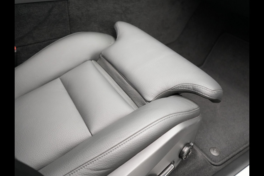 Volvo XC60 T6 Plug-in hybrid AWD Plus Bright PHEV | Panodak | Adaptive Cruise | Harman Kardon | Lederen Sportstoelen Memory | Camera | Google Maps | 19"L.M | Keyless | Stuurverwarming |