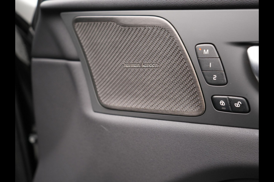 Volvo XC60 T6 Plug-in hybrid AWD Plus Bright PHEV | Panodak | Adaptive Cruise | Harman Kardon | Lederen Sportstoelen Memory | Camera | Google Maps | 19"L.M | Keyless | Stuurverwarming |