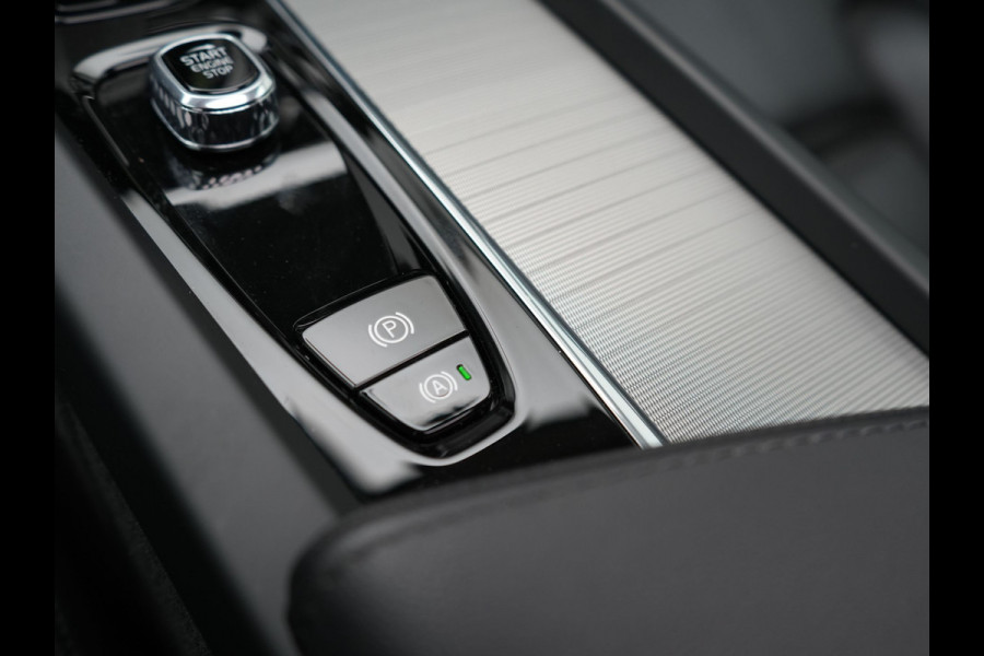 Volvo XC60 T6 Plug-in hybrid AWD Plus Bright PHEV | Panodak | Adaptive Cruise | Harman Kardon | Lederen Sportstoelen Memory | Camera | Google Maps | 19"L.M | Keyless | Stuurverwarming |