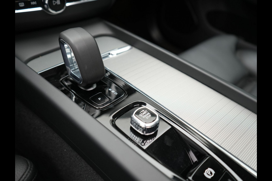 Volvo XC60 T6 Plug-in hybrid AWD Plus Bright PHEV | Panodak | Adaptive Cruise | Harman Kardon | Lederen Sportstoelen Memory | Camera | Google Maps | 19"L.M | Keyless | Stuurverwarming |