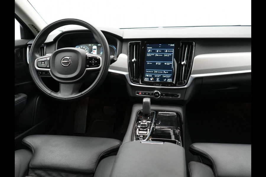 Volvo V90 T6 AWD Inscription Plug In Hybrid 340pk PHEV | Adaptive Cruise | Trekhaak af Fabriek | Head Up | Lederen Sportstoelen Memory | Harman Kardon | 360 Camera | BLIS | Pilot Assist | Stuurverwarming |