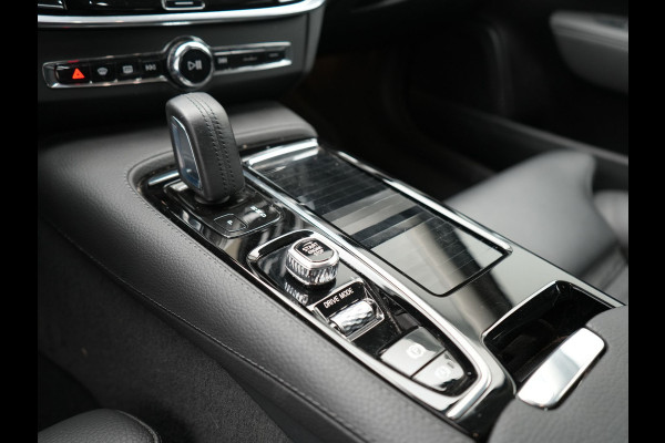 Volvo V90 T6 AWD Inscription Plug In Hybrid 340pk PHEV | Adaptive Cruise | Trekhaak af Fabriek | Head Up | Lederen Sportstoelen Memory | Harman Kardon | 360 Camera | BLIS | Pilot Assist | Stuurverwarming |