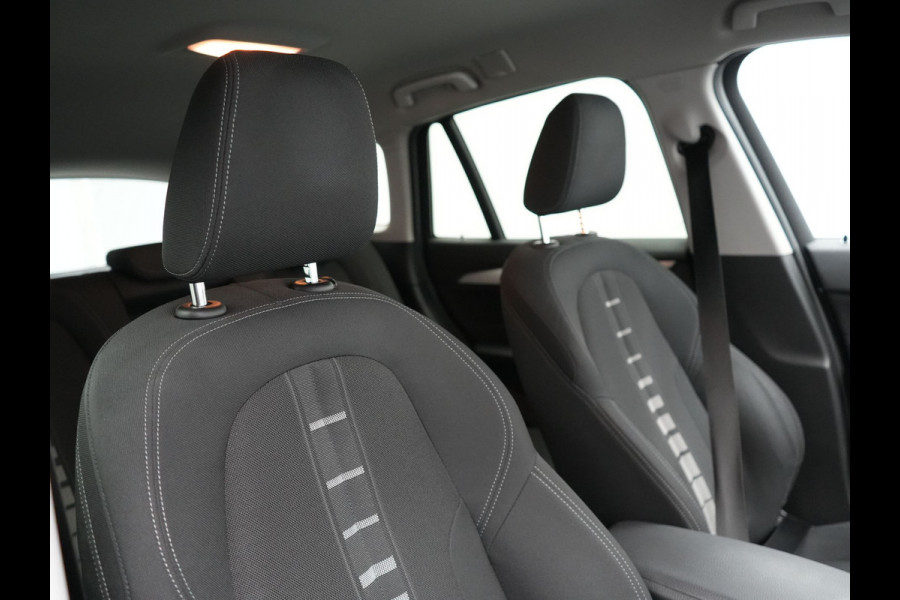 BMW X1 xDrive25e Sportline Plug In Hybrid 220pk PHEV | Adaptive Cruise | Trekhaak Afn. | Camera | Sportstoelen Verwarmd | Navi Pro | DAB | El. Achterklep |