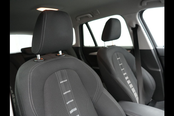 BMW X1 xDrive25e Sportline Plug In Hybrid 220pk PHEV | Adaptive Cruise | Trekhaak Afn. | Camera | Sportstoelen Verwarmd | Navi Pro | DAB | El. Achterklep |
