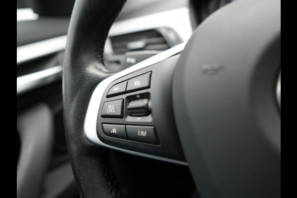 BMW X1 xDrive25e Sportline Plug In Hybrid 220pk PHEV | Adaptive Cruise | Trekhaak Afn. | Camera | Sportstoelen Verwarmd | Navi Pro | DAB | El. Achterklep |