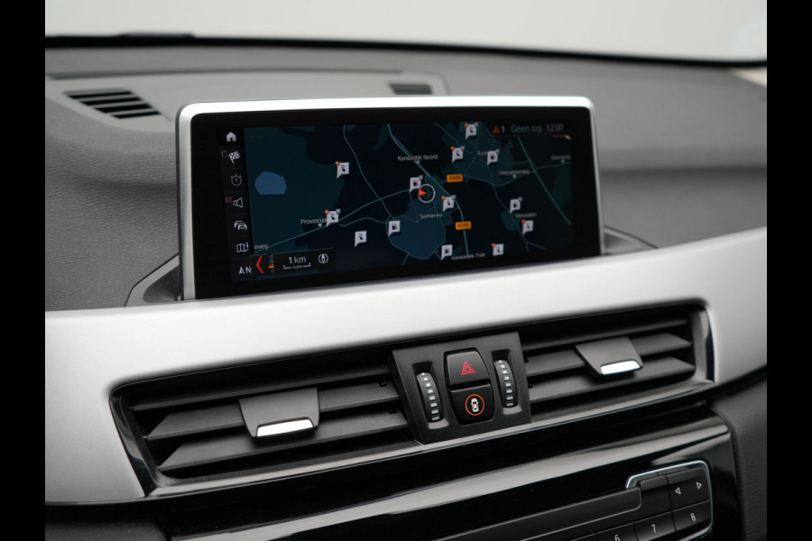 BMW X1 xDrive25e Sportline Plug In Hybrid 220pk PHEV | Adaptive Cruise | Trekhaak Afn. | Camera | Sportstoelen Verwarmd | Navi Pro | DAB | El. Achterklep |