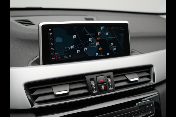 BMW X1 xDrive25e Sportline Plug In Hybrid 220pk PHEV | Adaptive Cruise | Trekhaak Afn. | Camera | Sportstoelen Verwarmd | Navi Pro | DAB | El. Achterklep |