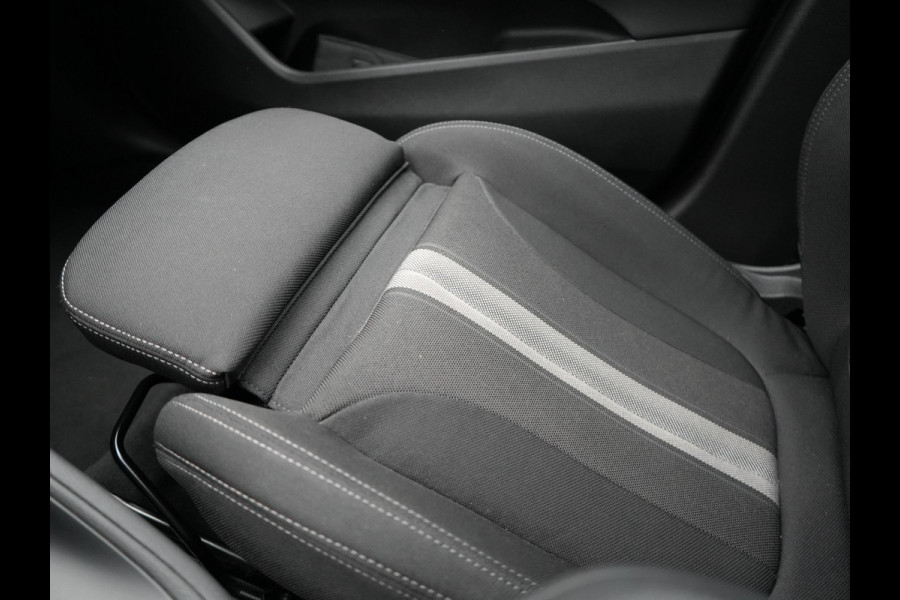 BMW X1 xDrive25e Sportline Plug In Hybrid 220pk PHEV | Adaptive Cruise | Trekhaak Afn. | Camera | Sportstoelen Verwarmd | Navi Pro | DAB | El. Achterklep |