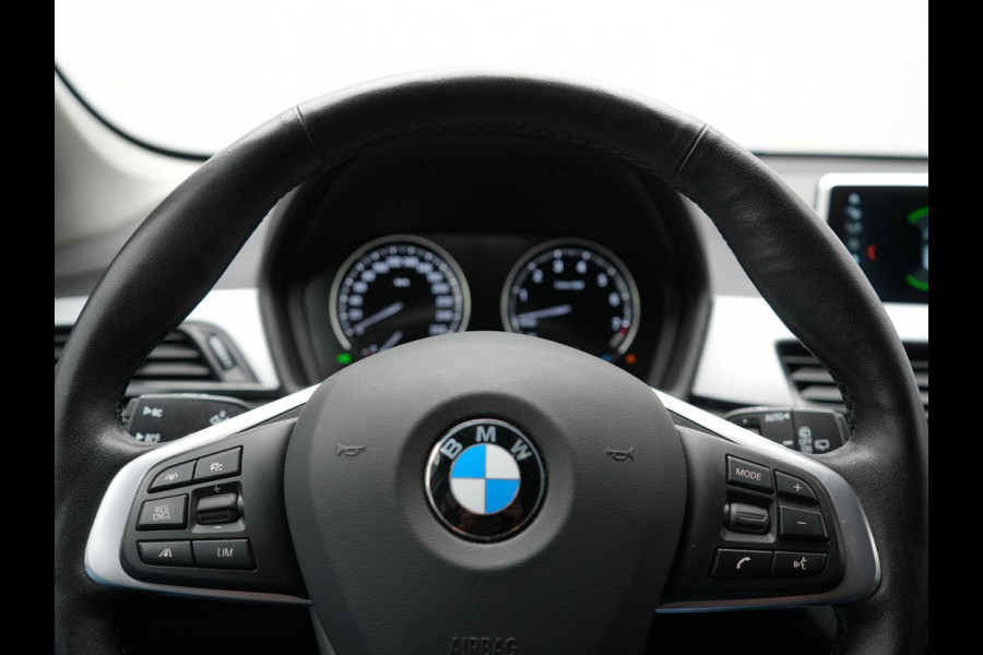 BMW X1 xDrive25e Sportline Plug In Hybrid 220pk PHEV | Adaptive Cruise | Trekhaak Afn. | Camera | Sportstoelen Verwarmd | Navi Pro | DAB | El. Achterklep |