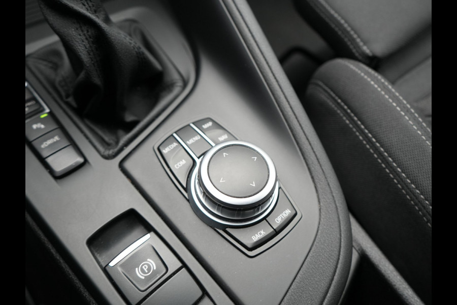 BMW X1 xDrive25e Sportline Plug In Hybrid 220pk PHEV | Adaptive Cruise | Trekhaak Afn. | Camera | Sportstoelen Verwarmd | Navi Pro | DAB | El. Achterklep |