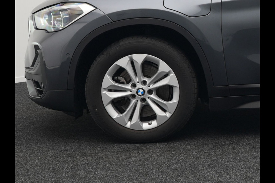BMW X1 xDrive25e Sportline Plug In Hybrid 220pk PHEV | Adaptive Cruise | Trekhaak Afn. | Camera | Sportstoelen Verwarmd | Navi Pro | DAB | El. Achterklep |