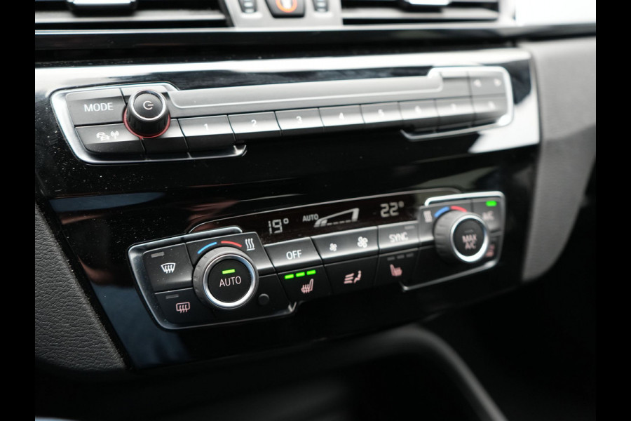BMW X1 xDrive25e Sportline Plug In Hybrid 220pk PHEV | Adaptive Cruise | Trekhaak Afn. | Camera | Sportstoelen Verwarmd | Navi Pro | DAB | El. Achterklep |