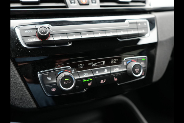 BMW X1 xDrive25e Sportline Plug In Hybrid 220pk PHEV | Adaptive Cruise | Trekhaak Afn. | Camera | Sportstoelen Verwarmd | Navi Pro | DAB | El. Achterklep |