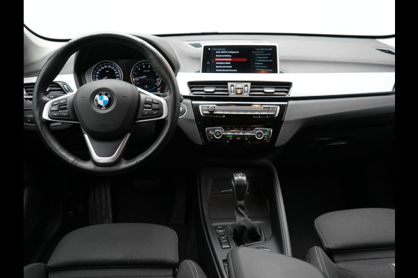 BMW X1 xDrive25e Sportline Plug In Hybrid 220pk PHEV | Adaptive Cruise | Trekhaak Afn. | Camera | Sportstoelen Verwarmd | Navi Pro | DAB | El. Achterklep |