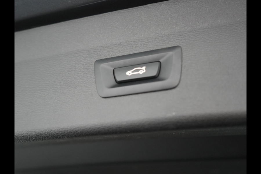 BMW X1 xDrive25e Sportline Plug In Hybrid 220pk PHEV | Adaptive Cruise | Trekhaak Afn. | Camera | Sportstoelen Verwarmd | Navi Pro | DAB | El. Achterklep |