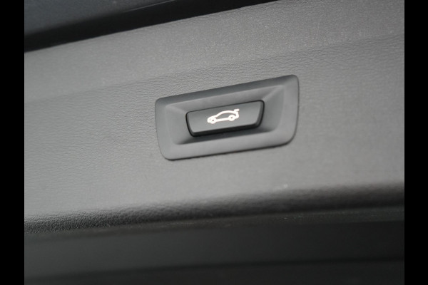 BMW X1 xDrive25e Sportline Plug In Hybrid 220pk PHEV | Adaptive Cruise | Trekhaak Afn. | Camera | Sportstoelen Verwarmd | Navi Pro | DAB | El. Achterklep |