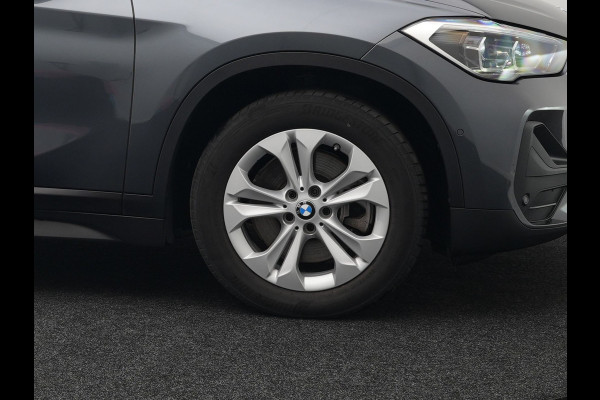 BMW X1 xDrive25e Sportline Plug In Hybrid 220pk PHEV | Adaptive Cruise | Trekhaak Afn. | Camera | Sportstoelen Verwarmd | Navi Pro | DAB | El. Achterklep |