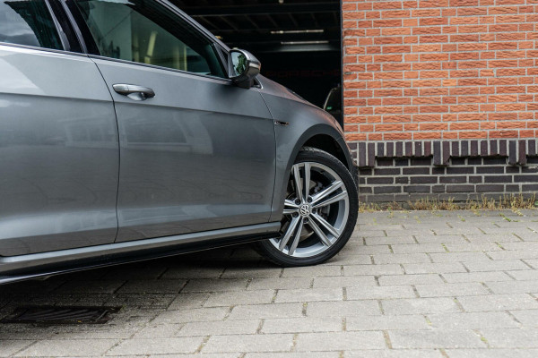 Volkswagen Golf 1.5 TSI R-Line Pano / Camera / ACC