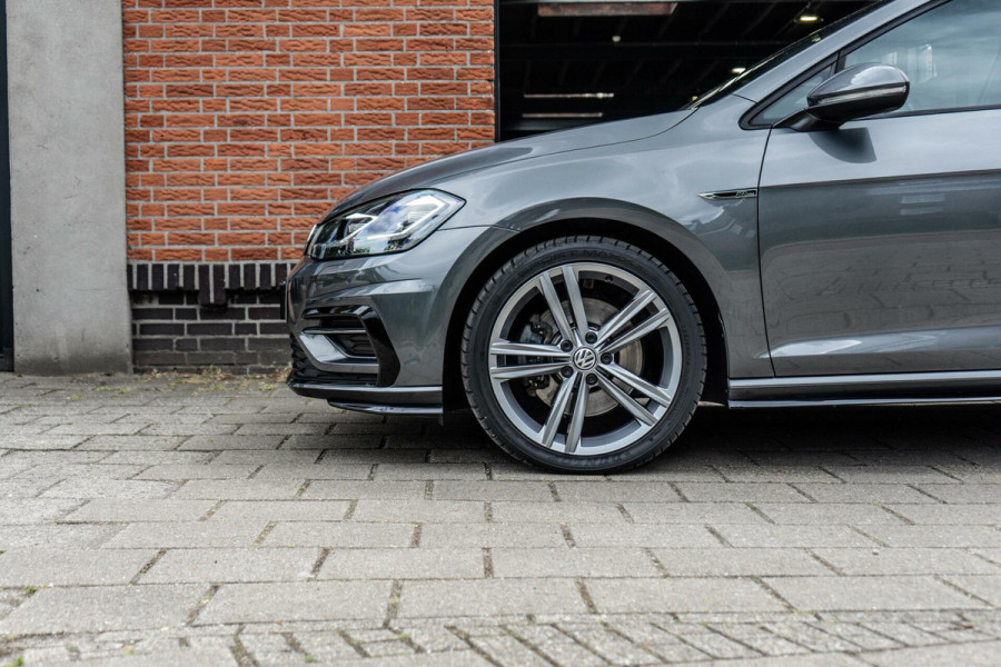 Volkswagen Golf 1.5 TSI R-Line Pano / Camera / ACC