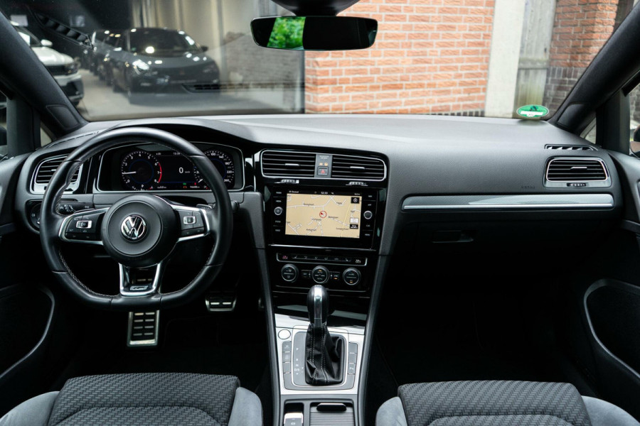 Volkswagen Golf 1.5 TSI R-Line Pano / Camera / ACC