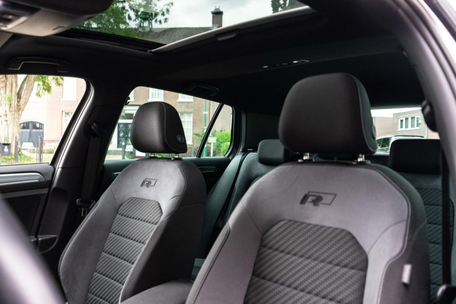 Volkswagen Golf 1.5 TSI R-Line Pano / Camera / ACC