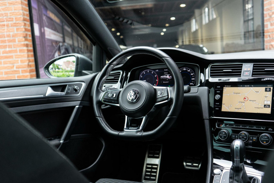 Volkswagen Golf 1.5 TSI R-Line Pano / Camera / ACC