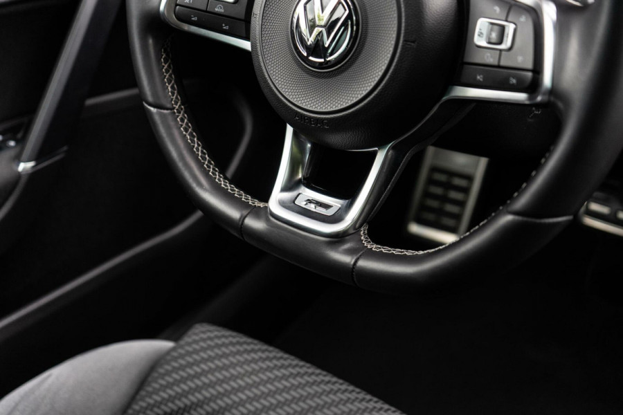 Volkswagen Golf 1.5 TSI R-Line Pano / Camera / ACC