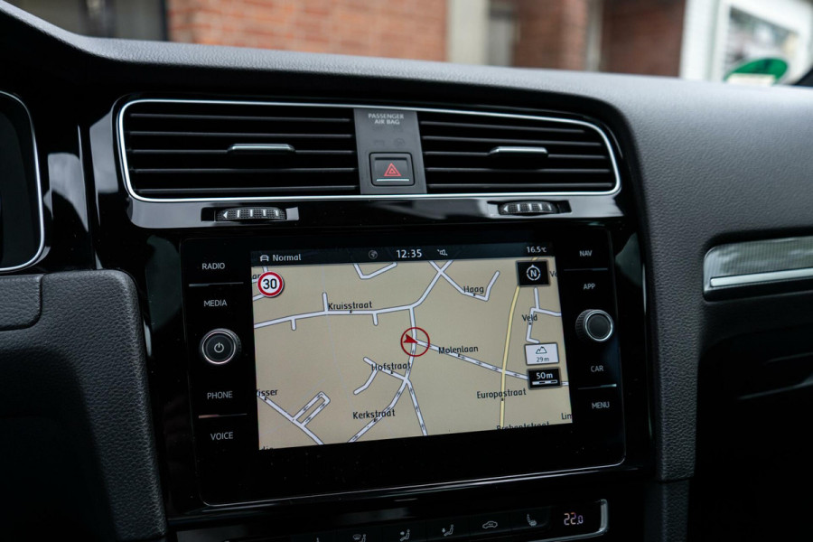 Volkswagen Golf 1.5 TSI R-Line Pano / Camera / ACC