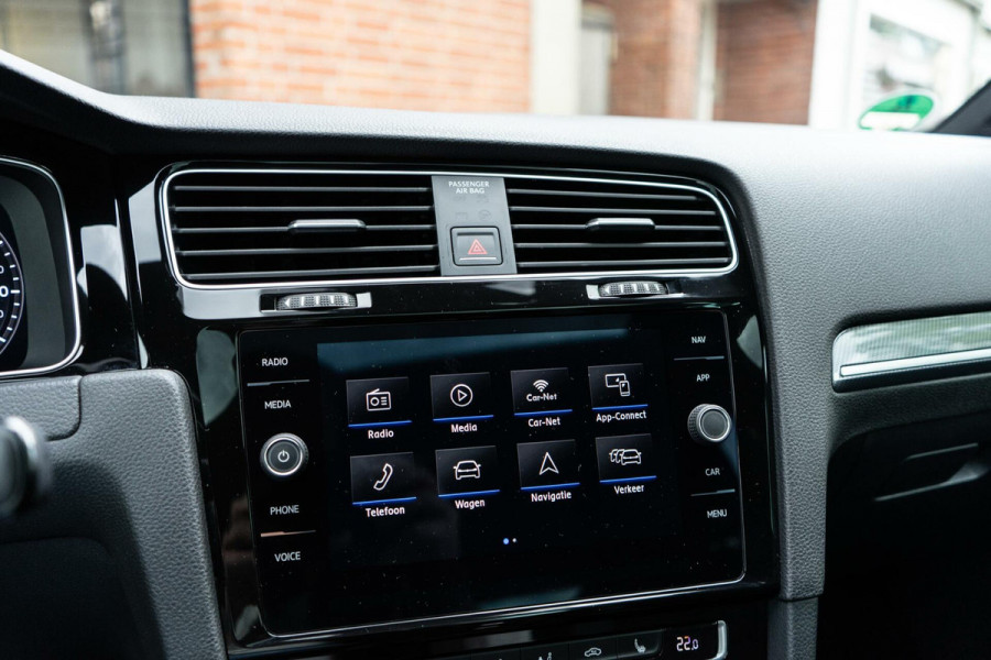 Volkswagen Golf 1.5 TSI R-Line Pano / Camera / ACC
