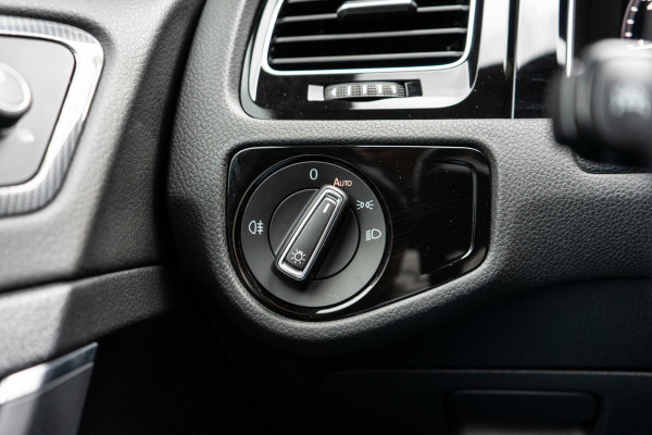 Volkswagen Golf 1.5 TSI R-Line Pano / Camera / ACC