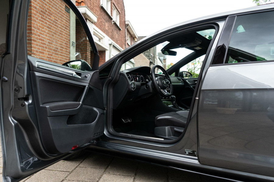 Volkswagen Golf 1.5 TSI R-Line Pano / Camera / ACC