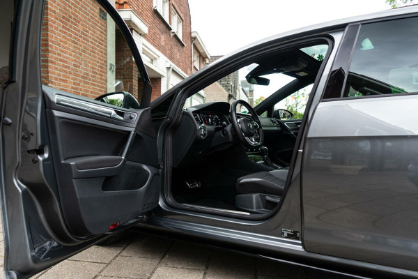Volkswagen Golf 1.5 TSI R-Line Pano / Camera / ACC