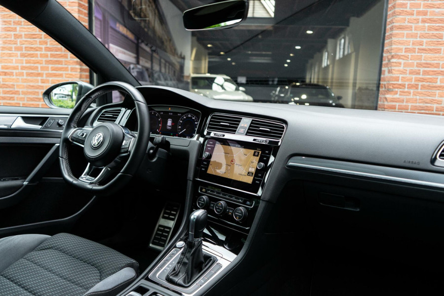Volkswagen Golf 1.5 TSI R-Line Pano / Camera / ACC