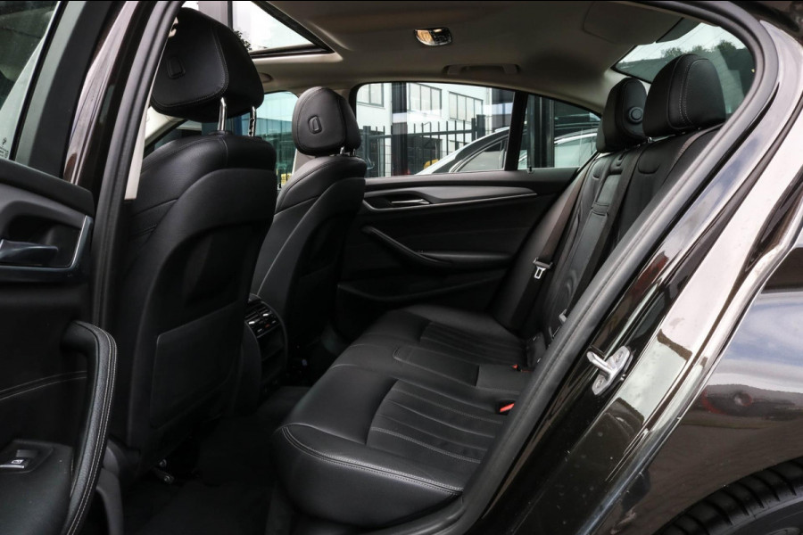 BMW 5 Serie 530i - SCHUIFDAK - TREKHAAK - LED - DEALER ONDERHOUDEN
