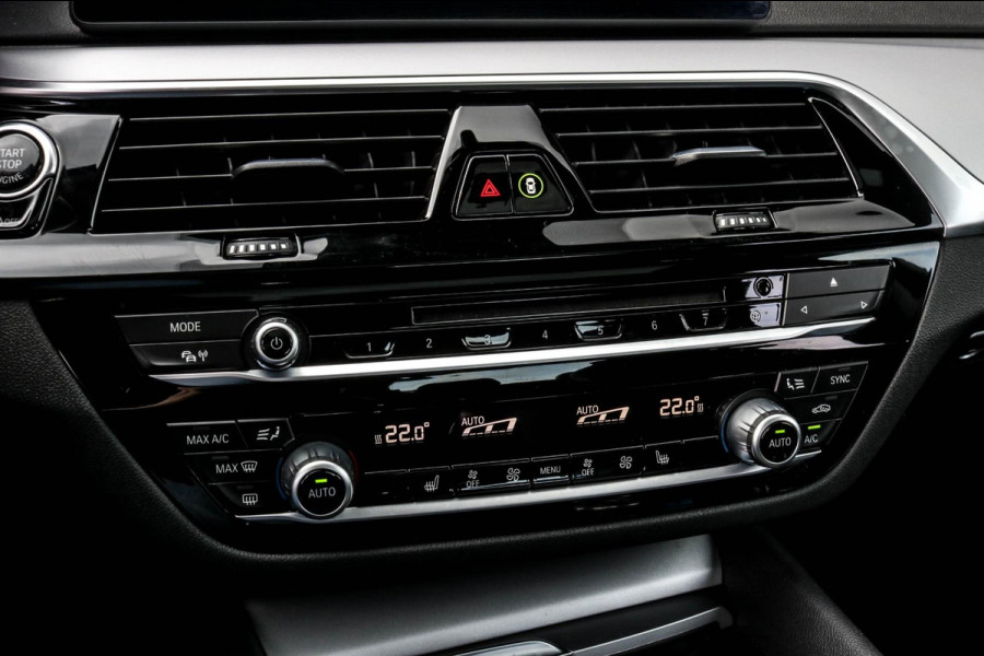 BMW 5 Serie 530i - SCHUIFDAK - TREKHAAK - LED - DEALER ONDERHOUDEN