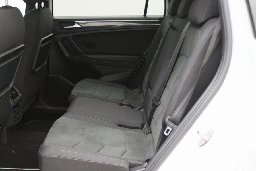 Volkswagen Tiguan Allspace 1.5 TSI DSG Highline Business R Panoramadak, ACC, Camera, Stuur-/Stoelverw., LED, Apple CarPlay